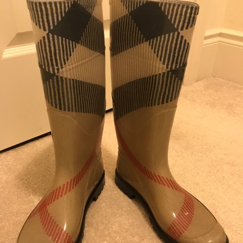Authentic Burberry Rainboots! (Fits US Size 7-8) - Picture 2 of 6